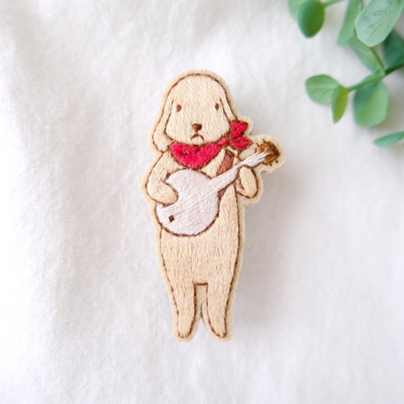 Animal music brooch (dog) [Made to order] Embroidery - เข็มกลัด - ผ้าฝ้าย/ผ้าลินิน 