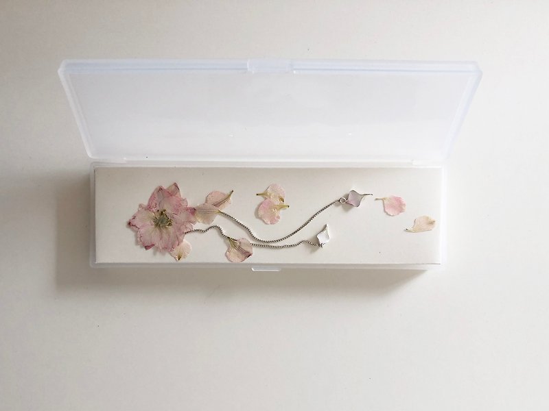 Hand-made light cherry blossom earrings art sterling silver - ต่างหู - โลหะ สึชมพู