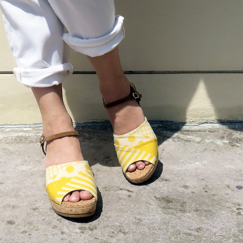 Color-Changing Sunny Day Sandals - Yellow - รองเท้ารัดส้น - เส้นใยสังเคราะห์ สีเหลือง