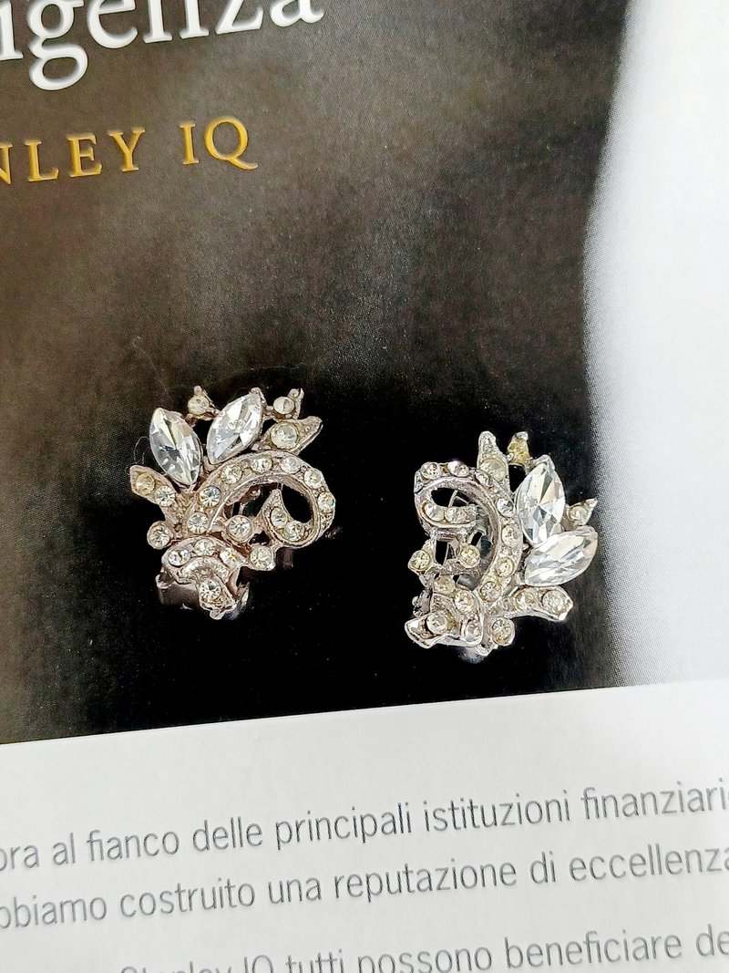 vintage jewelry low-key luxury rhine flower clip-on earrings - ต่างหู - โลหะ 