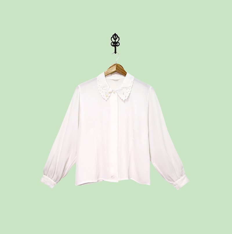 Back to Green::  日本細緻衣領純白絲質襯衫  花朵精緻剪裁   vintage - 恤衫 - 絲．絹 白色