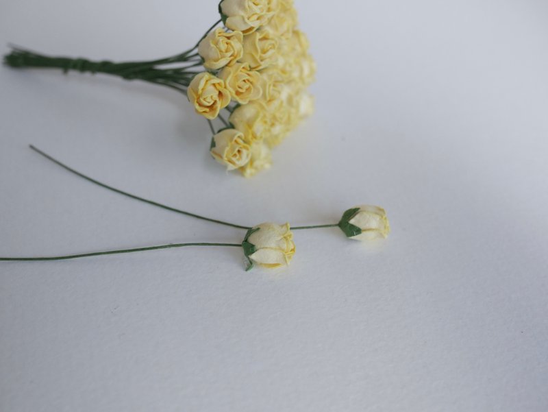 Paper flower, 25 pieces, size 1 x1.2  cm. budding rose flower, yellow color. - Other - Paper Yellow