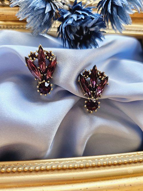 Hale黑爾典藏西洋古董 葡萄紫長馬眼玻璃萊茵夾式耳環/復古珠寶/西洋古董飾品