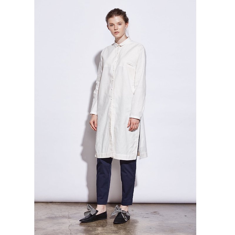1602B3613 (slits shirt collar long coat) - เสื้อเชิ้ตผู้หญิง - ผ้าฝ้าย/ผ้าลินิน 