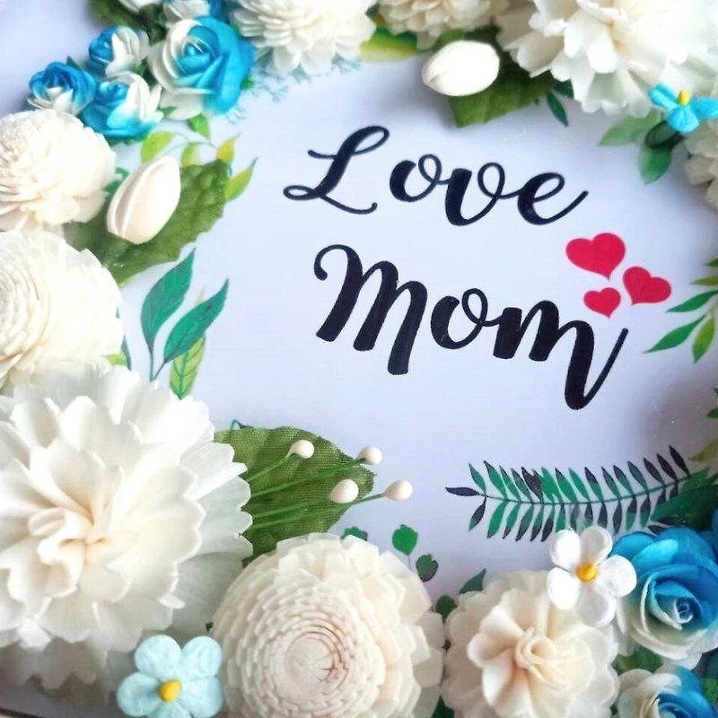 Carnation Blooms of Love: A Mother's Day Present in a Craft Box, gifts for mom. - ของวางตกแต่ง - พืช/ดอกไม้ 