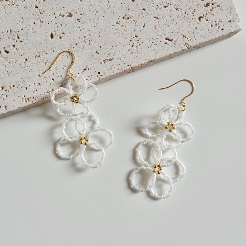 Lily Valley Wandering among the flowers | Handmade beaded earrings - Earrings & Clip-ons - Semi-Precious Stones White