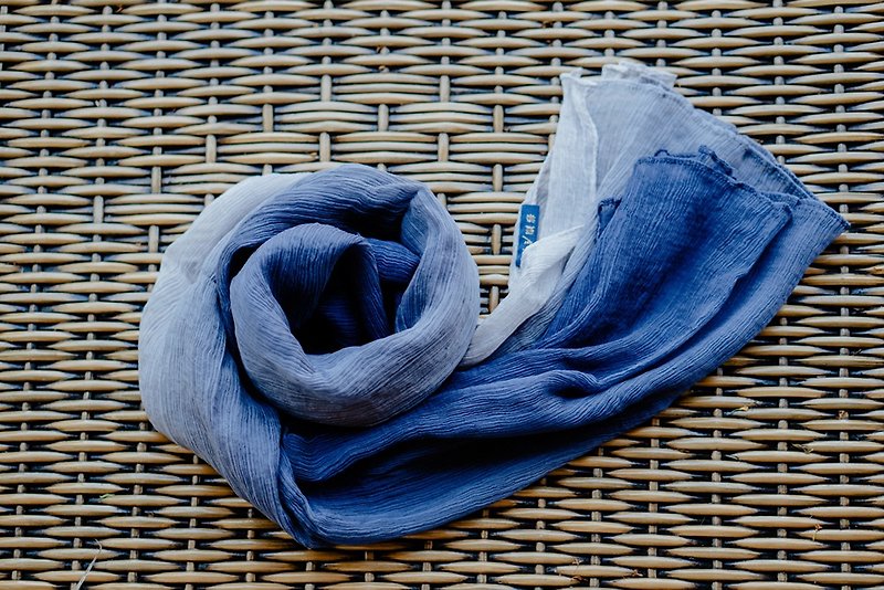 Indigo dye/vegetable dye-Shun Jiu silk scarf - Scarves - Cotton & Hemp 