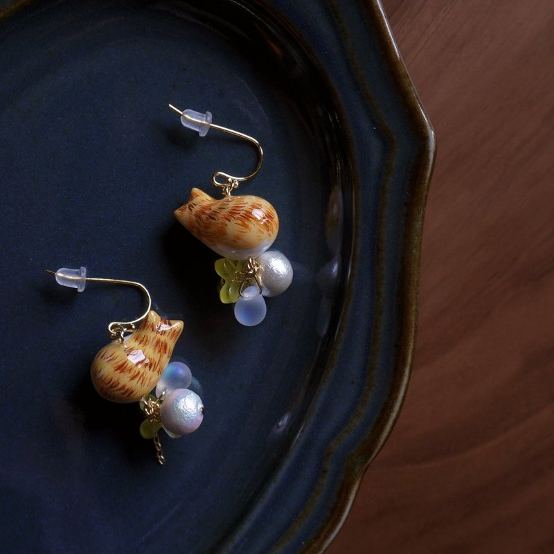 teatime オレンジ色のぶち猫の温茶ピアス - ピアス・イヤリング - 粘土 オレンジ