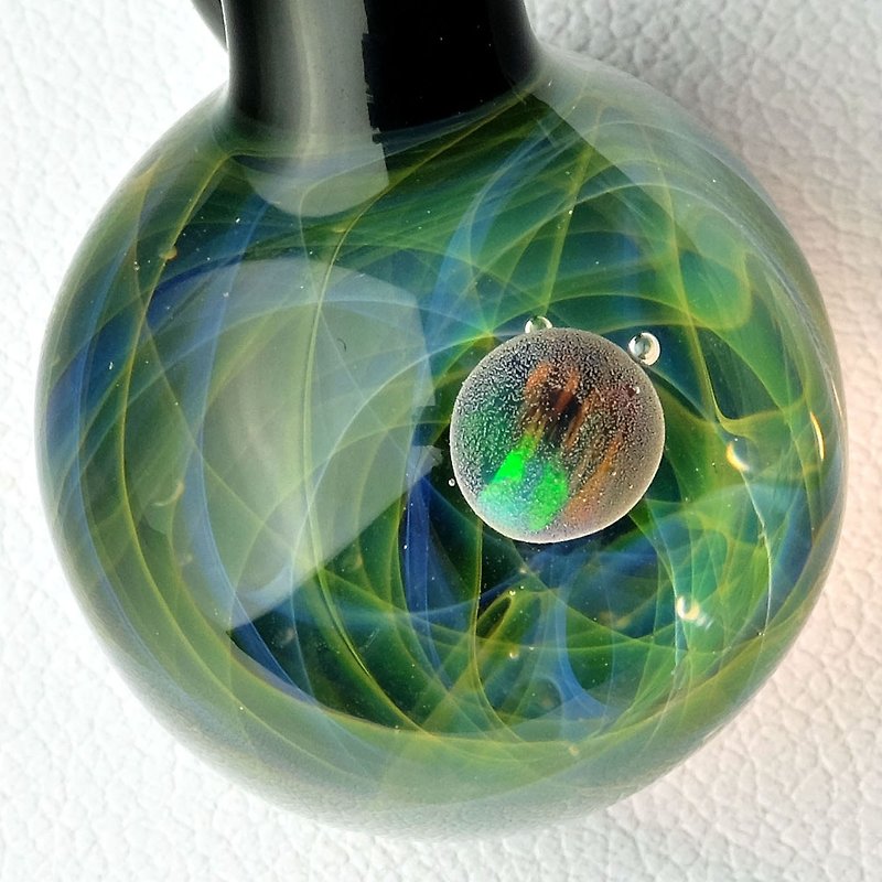 Cosmos handmade glass pendant - สร้อยคอ - แก้ว สีดำ