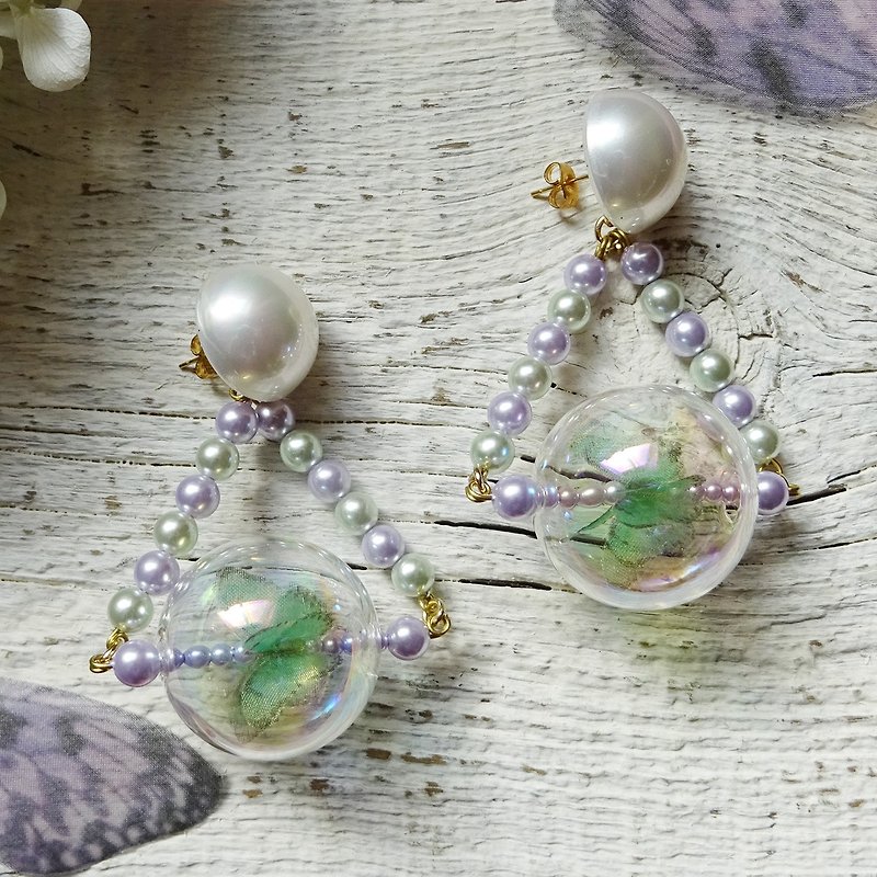 Sedmikrasky Spring color triangle earrings of dreaming butterflies / mint - ต่างหู - แก้ว สีเขียว