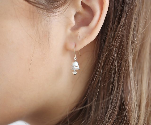 天使のたまご 天使の卵 スターリングシルバー ベルクロック 天使の卵 ピアス | 天使の卵シリーズ - ショップ sometimeslab ピアス・イヤリング  - Pinkoi