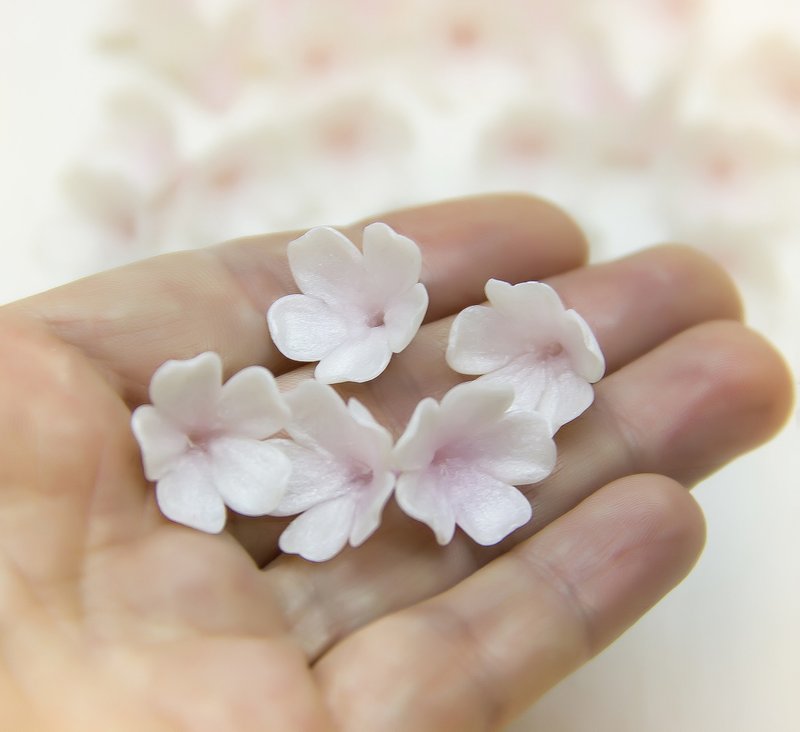 Pink/ Pearl Flower Polymer Clay 1.5cm.  Floral Beads Making Jewelry - 零件/散裝材料/工具 - 塑膠 粉紅色
