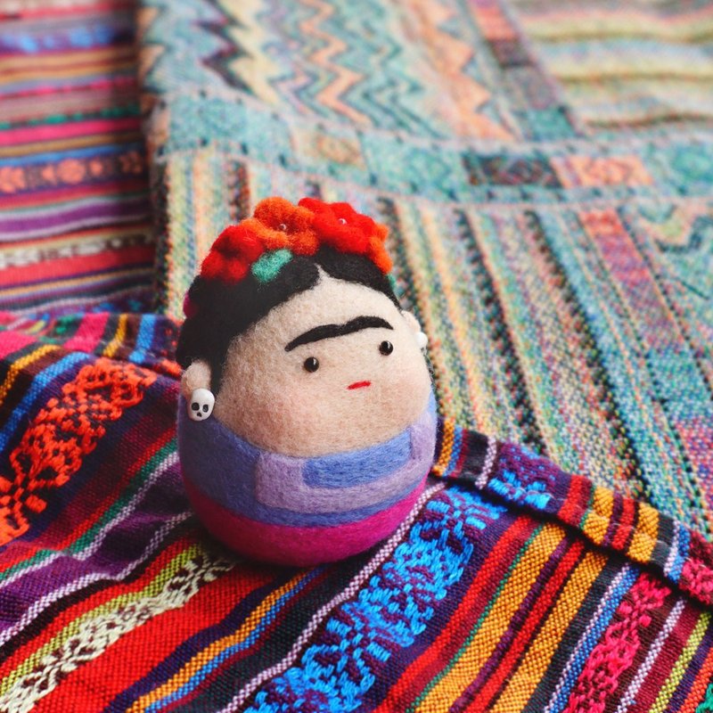 手工羊毛氈弗里达 画家艺术家胸針別針鑰匙鏈桌面擺飾冰箱貼 - 裝飾/擺設  - 羊毛 紫色