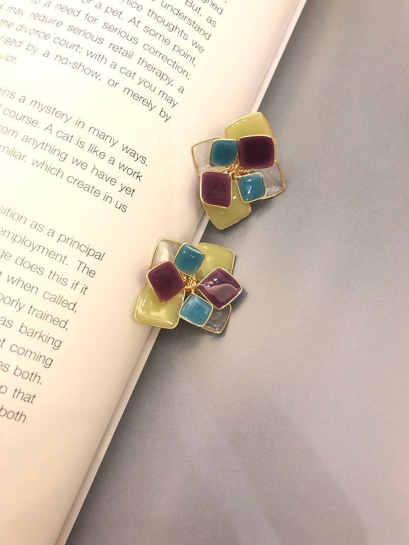 コラージュエレメントエルフハンドメイドジュエリーレジンピアス925スターリングシルバー - ピアス・イヤリング - レジン 多色