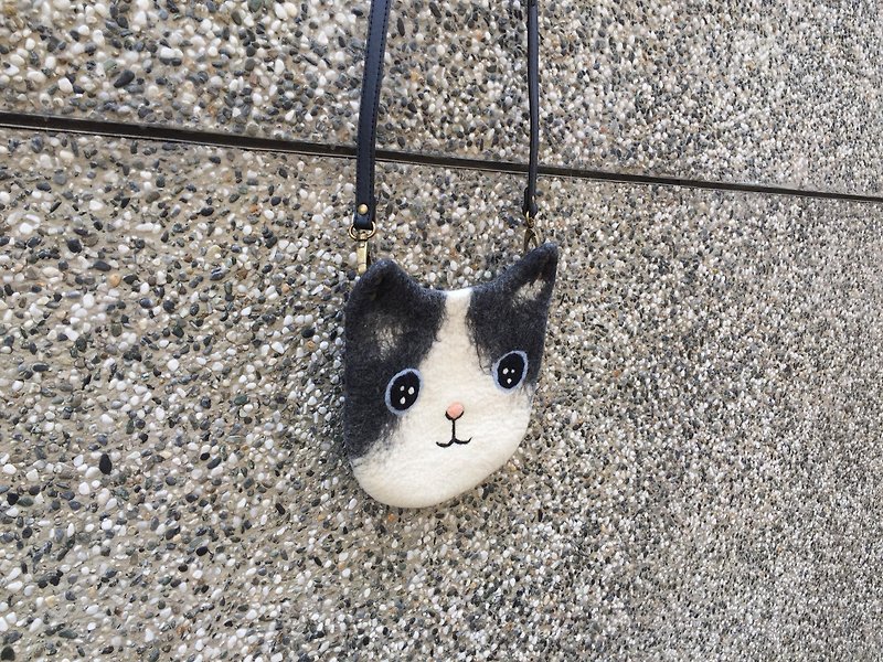 Cats and cats cross-body bag limited edition hand-made sheep Ledo wool felt paradise - กระเป๋าแมสเซนเจอร์ - ขนแกะ 