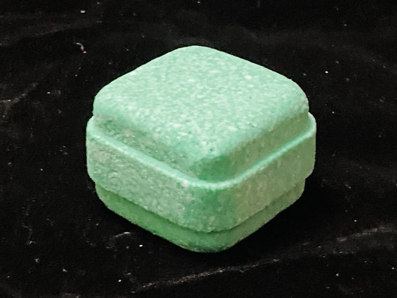 Weakly acidic shampoo cake is green and refreshing - no cold feeling - Shampoos - Essential Oils 