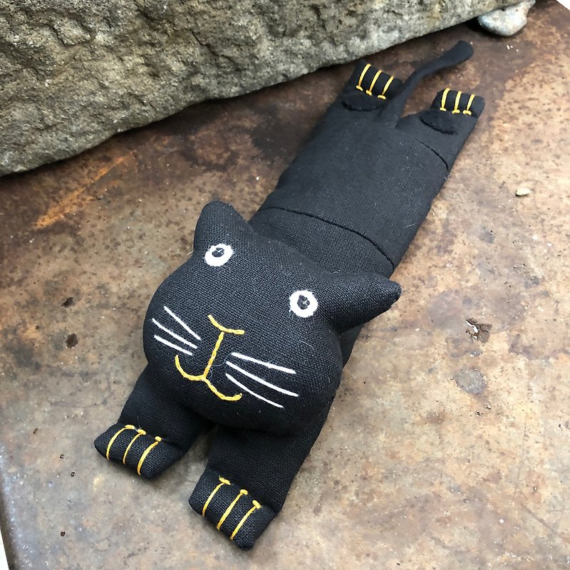 Black Cat Eye Pillow/Hand Cushion_Fair Trade - ตุ๊กตา - ผ้าฝ้าย/ผ้าลินิน สีดำ