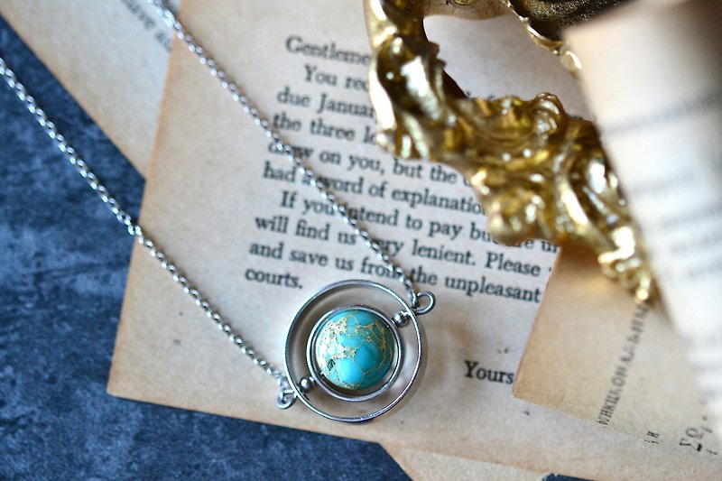 Spinning Little Earth with Emperor Silver necklace - สร้อยคอ - คริสตัล สีน้ำเงิน