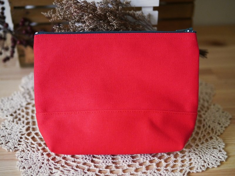 Simple cosmetic storage bag red x red x green -Honey Fragrant Tomato- - กระเป๋าคลัทช์ - วัสดุอื่นๆ สีแดง
