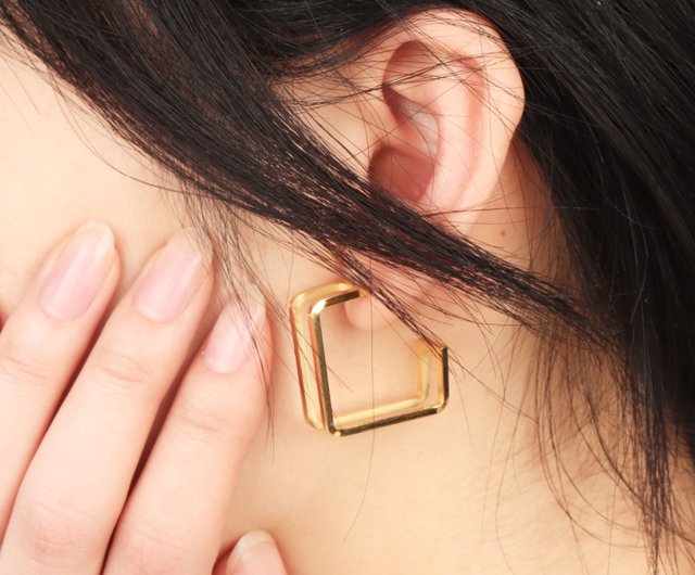 331 ブラック　マーブル　ゴールド　スクエア　ピアス　イヤリング　ハンドメイド アシンメトリーブラックピアス・イヤリング | peth handmade
