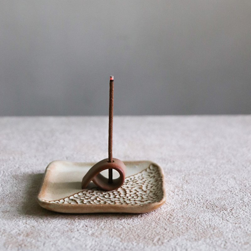 ดินเผา น้ำหอม ขาว - [matte beige] square incense plate / incense holder