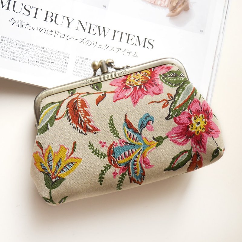 Accidental White Flower Two-Piece Coin Purse / Mouth Bag [Made in Taiwan] - กระเป๋าคลัทช์ - โลหะ ขาว