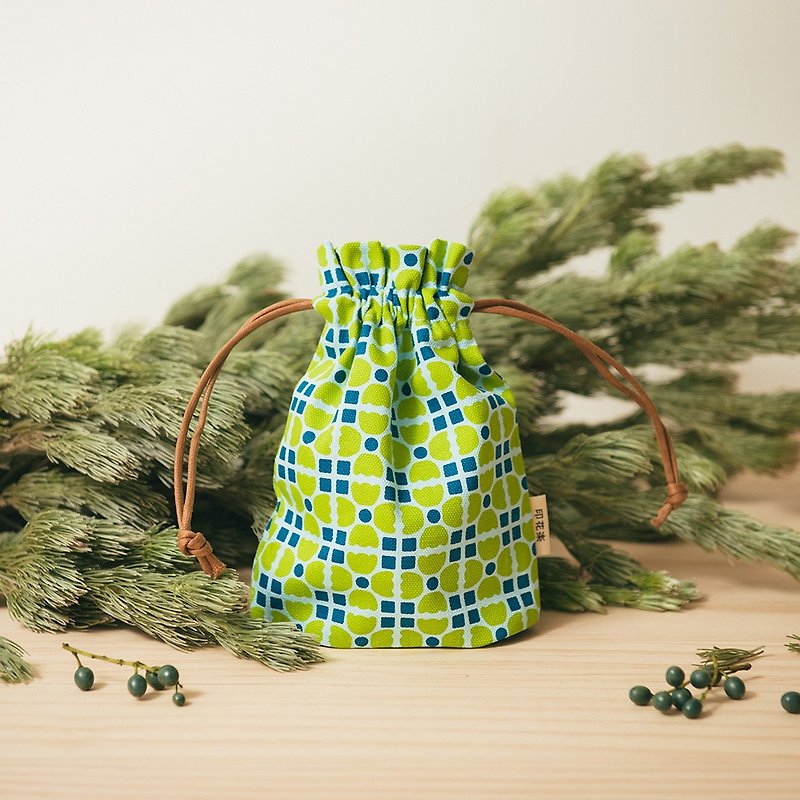 Small Purse-String Bag / Old Ceramic Tile No.4 / Guava Green - กระเป๋าเครื่องสำอาง - ผ้าฝ้าย/ผ้าลินิน สีเขียว