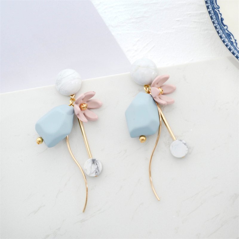 Flower Marble Contrast Color Earrings - ต่างหู - วัสดุอื่นๆ สึชมพู