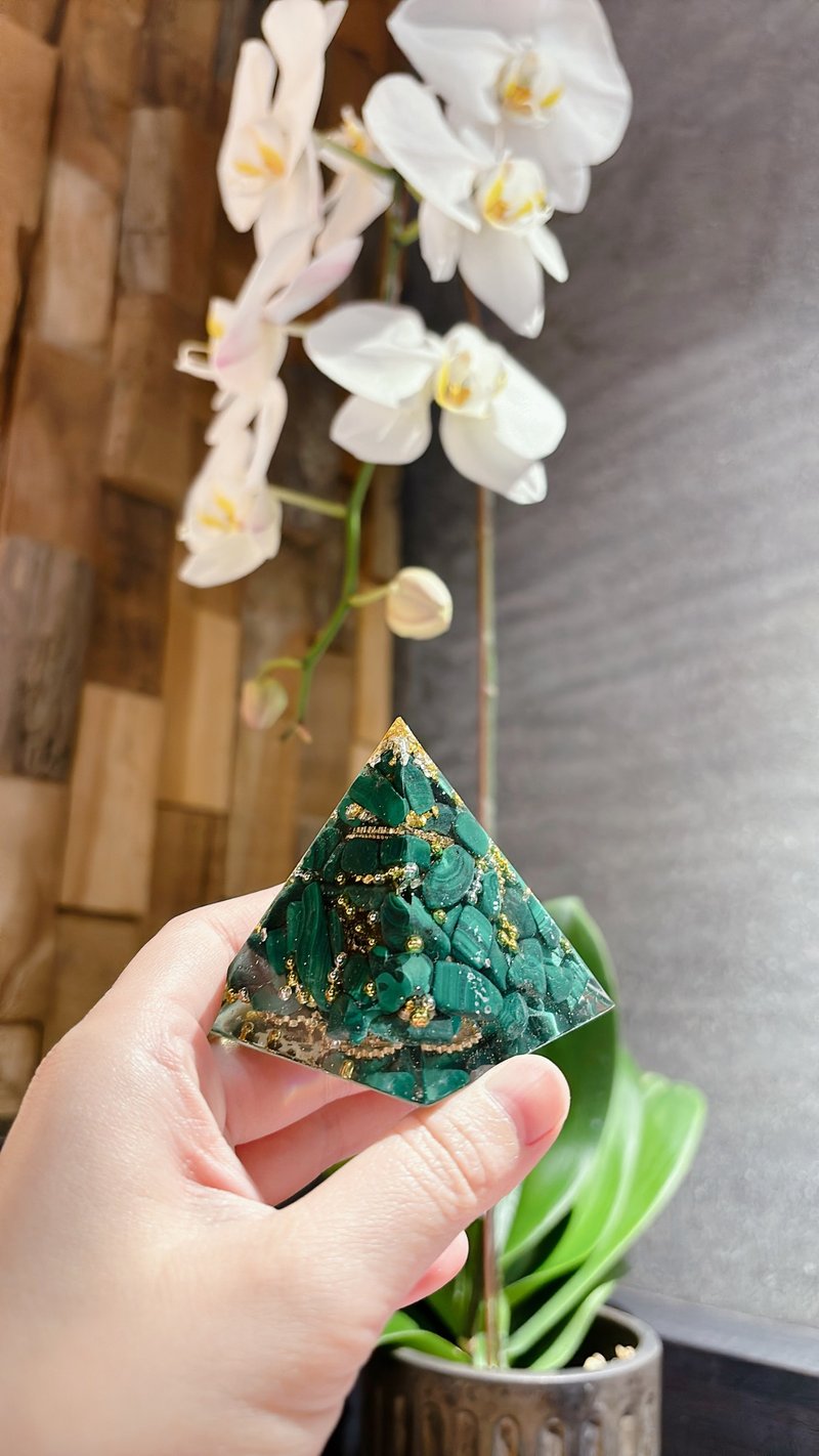 Exude inner confidence and beauty - Stone Aogang Energy Pyramid - Items for Display - Crystal Green