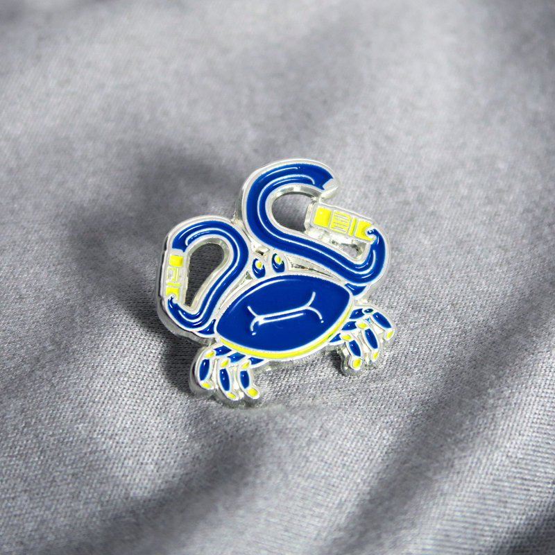Crabiner Enamel Pin – Gift for Climbers and Boulderers – 攀岩針 – 등반 クライミング - 徽章/別針 - 其他金屬 多色