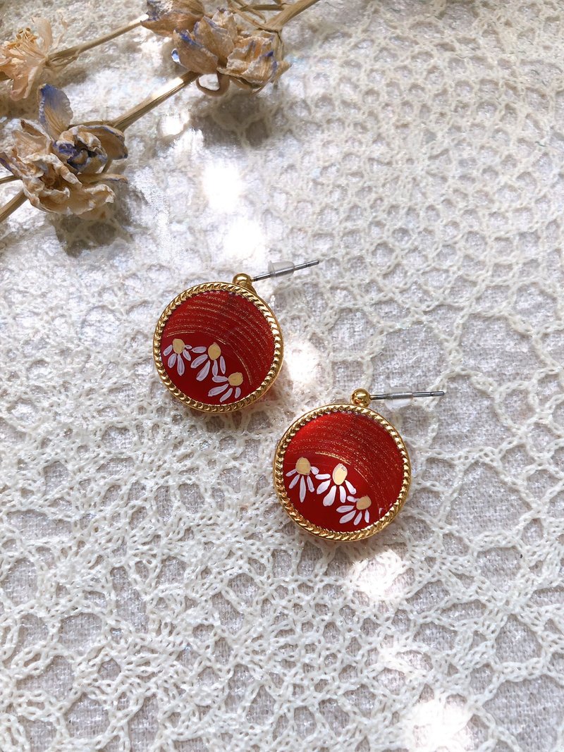 [Flower Forest Small Ornaments] Vintage Button Series Painted Jewelry Exquisite Antiques-Daisy (Brilliant Red) - ต่างหู - วัสดุอื่นๆ สีแดง