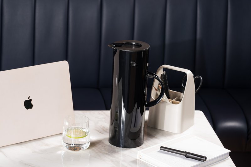 【Stelton】ウッドペッカー 真空魔法瓶ケトル 1Lブラック - 保温・保冷ボトル - プラスチック 