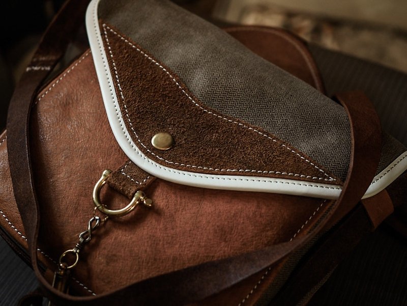 HEYOU Handmade - The Wayfarer's Bag - Type-2 - Traveler Saddle Bag - Vintage Coffee - Messenger Bags & Sling Bags - Genuine Leather Brown