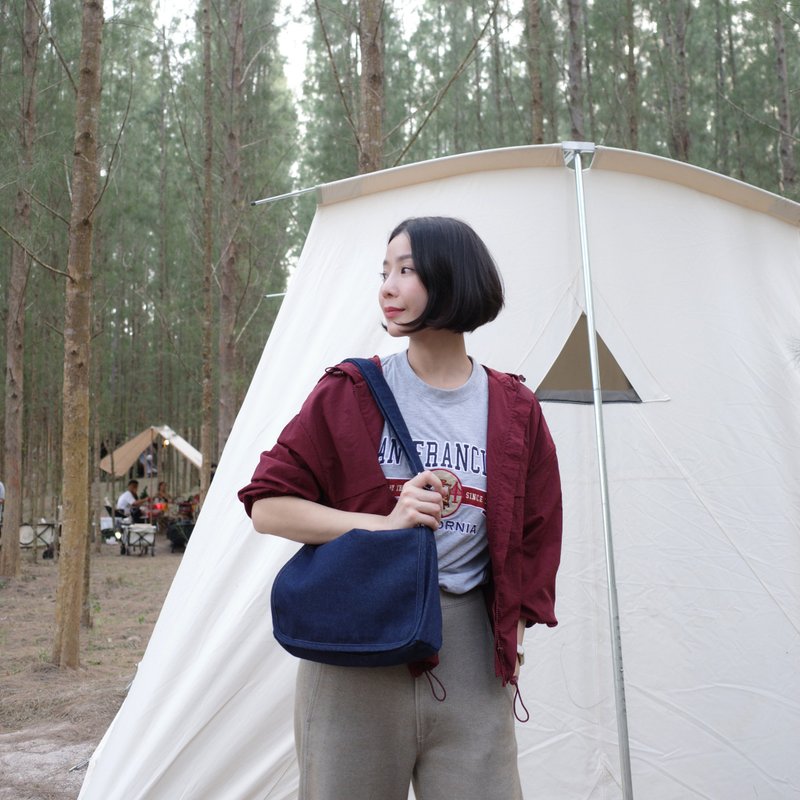 Midi crossbody bag -  Navy indigo messenger bag WHITEOAKFACTORY Canvas jeans - กระเป๋าแมสเซนเจอร์ - ผ้าฝ้าย/ผ้าลินิน สีน้ำเงิน