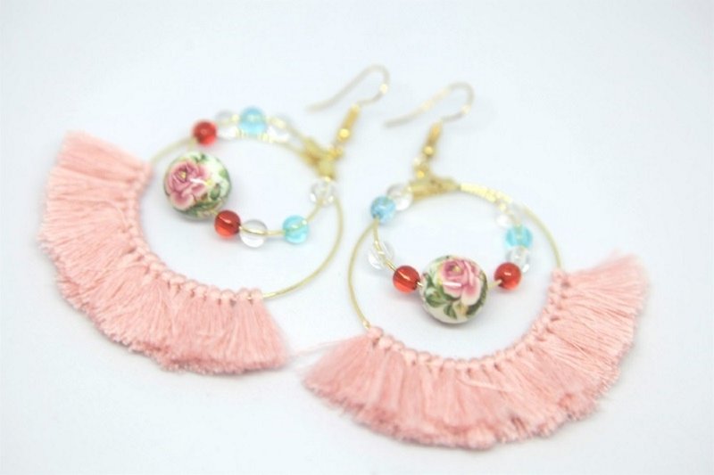 【Can change to ear clips】Japanese painted beads with fan-shaped tassels earrings - ต่างหู - เงินแท้ สึชมพู