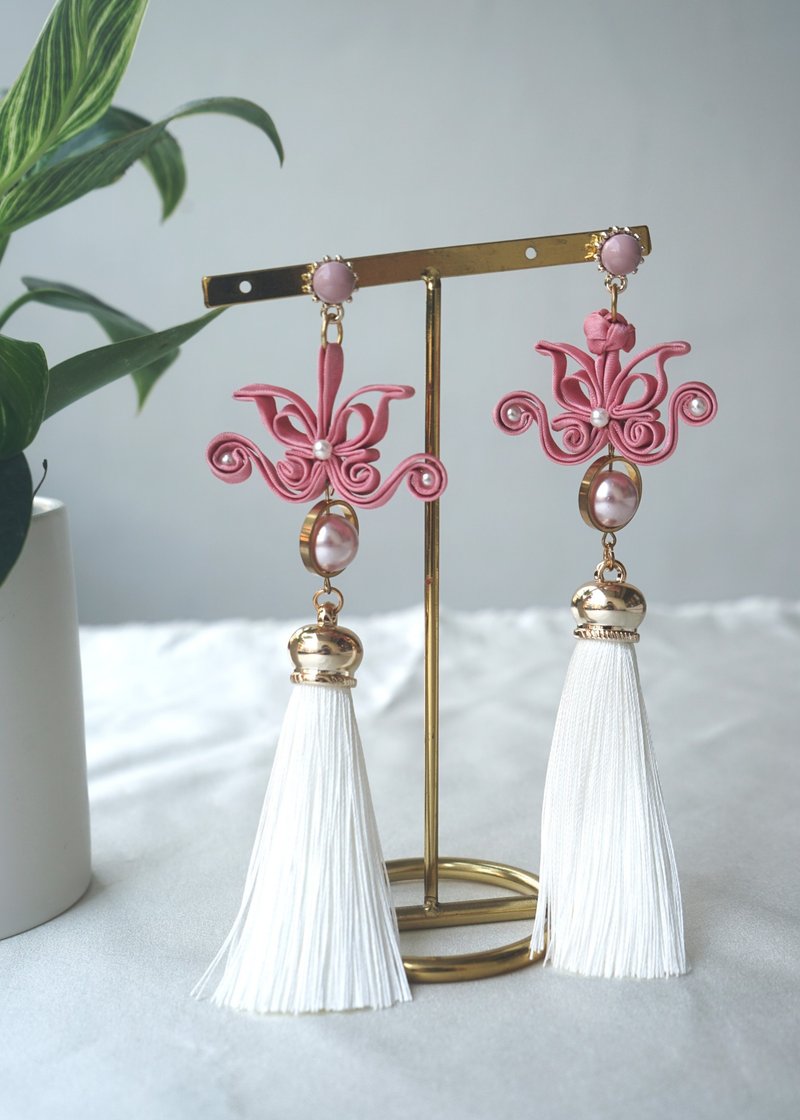 Butterfly Pankou Earrings w Tassels - ต่างหู - ผ้าไหม สึชมพู