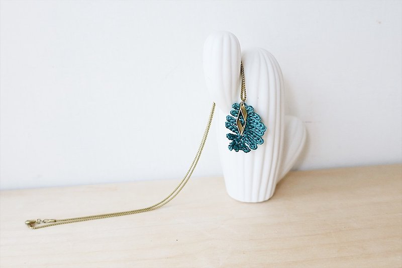 Embroidery thread endorphin] [braided Bronze necklace - Necklaces - Cotton & Hemp Blue