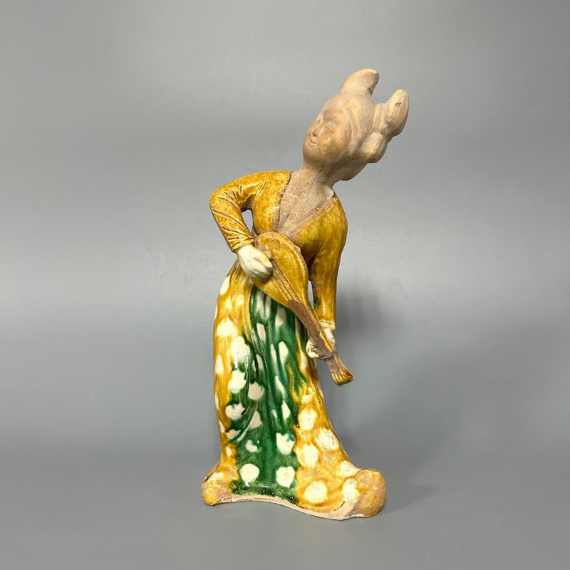 Tang Dynasty Tri-Colored Female Attendant Figurines - ของวางตกแต่ง - ดินเผา สีกากี