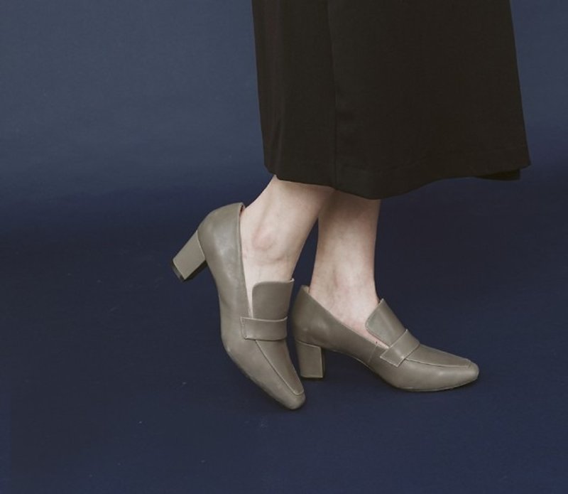 Retro minimalist square head with leather leather gray brown - รองเท้ารัดส้น - หนังแท้ สีเทา
