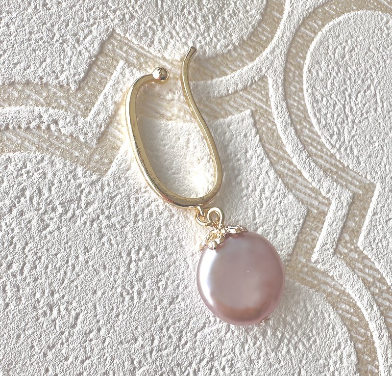 14Kgf Sakura color Large freshwater baroque pearl ear cuff freshwater baroque pearl ear cuff Sakura Sakura color - Earrings & Clip-ons - Other Metals Pink