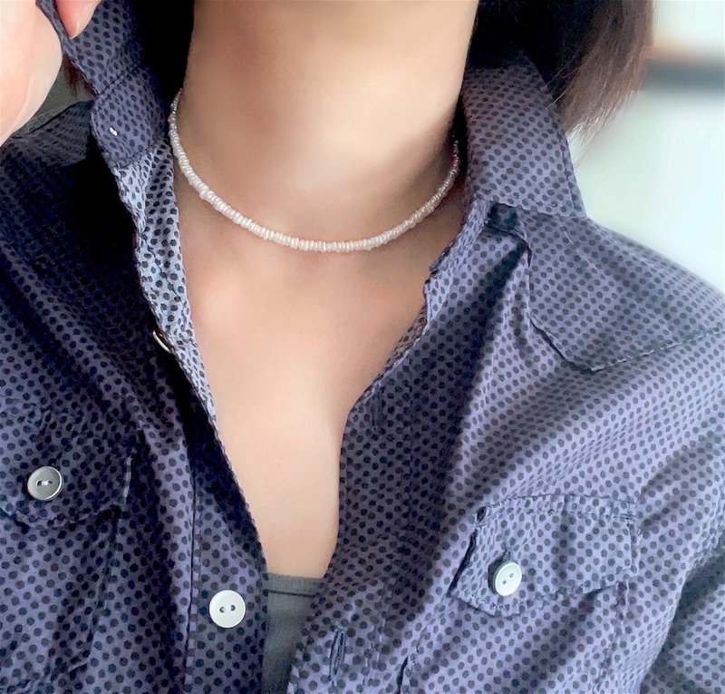 Freshwater Keshi Pearl Small Flat Button Choker Necklace 2x4mm - สร้อยติดคอ - ไข่มุก ขาว