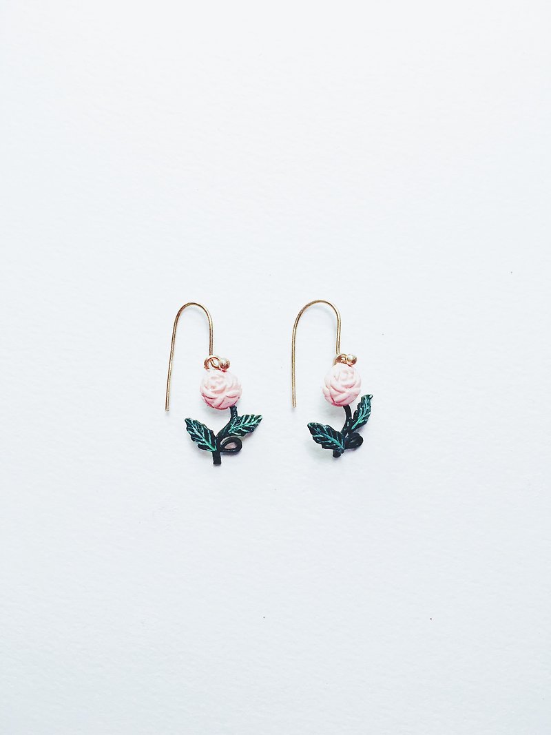 Hand-painted earrings-pink rose / small