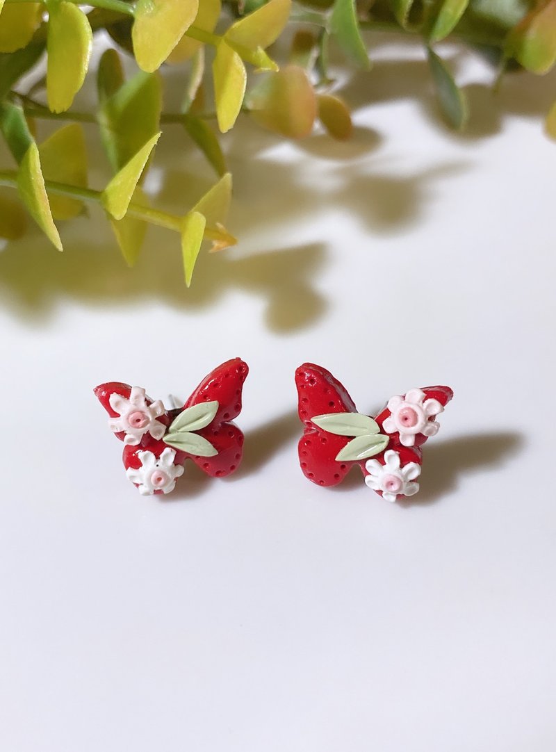 Handmade earrings, little butterflies - 耳環/耳夾/耳骨夾 - 黏土 紅色