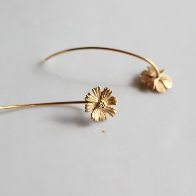 Cosmos earrings - 耳環/耳夾 - 其他金屬 金色