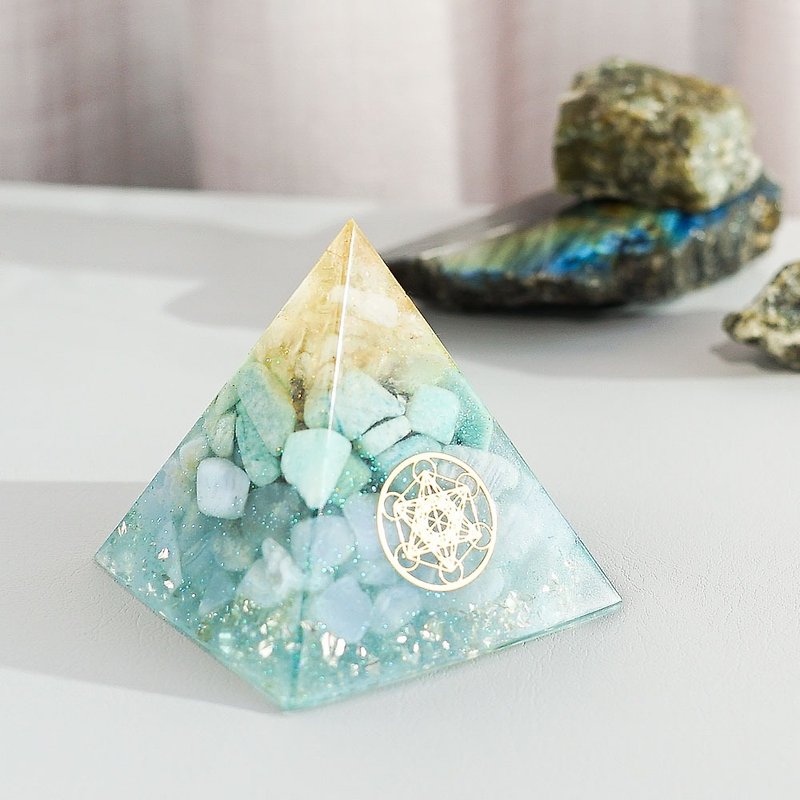 Pre-order [Golden Crystal, Tianhe Stone, Blue Chalcedony] Orgonite Crystal Energy Pyramid 6x6 - ของวางตกแต่ง - คริสตัล หลากหลายสี