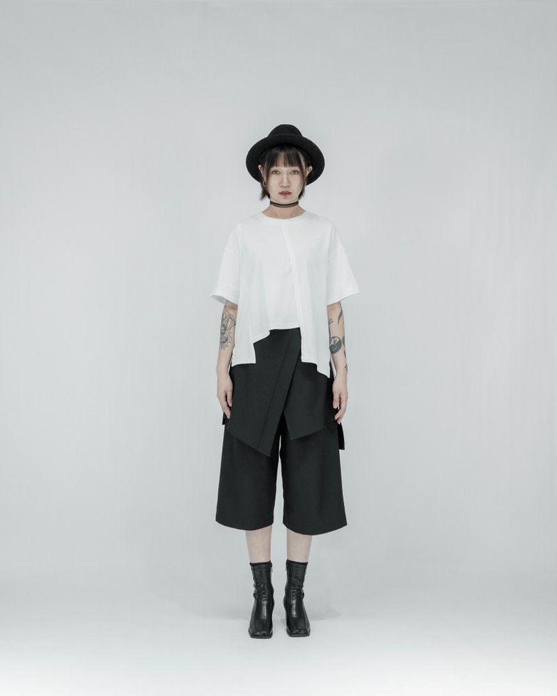 MUKK DESIGN 不規則斜裁T-白 - 女 T 恤 - 聚酯纖維 白色