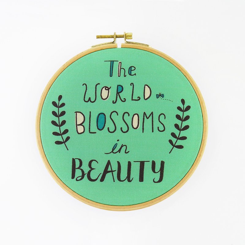 The World Blossoms In Beauty 英文語錄複製畫 刺繡框 藝術擺設 - 裝飾/擺設  - 棉．麻 綠色