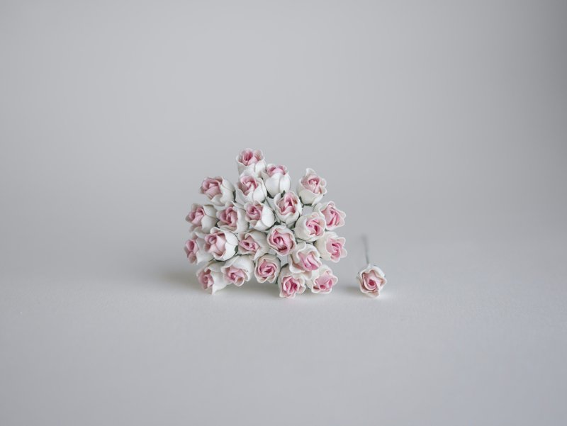 Paper flower, 25 pieces, size 1 x1.2  cm. budding rose flower, white pink color. - 其他 - 紙 白色