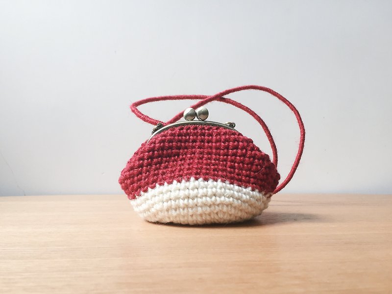 Mouth gold bags | Linen thread Crochet | hatchback - กระเป๋าแมสเซนเจอร์ - วัสดุอื่นๆ สีแดง