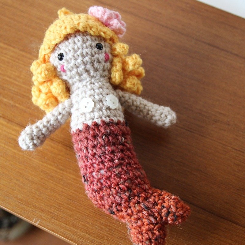 Amigurumi crochet doll: Mermaid Doll, Red tail - ตุ๊กตา - วัสดุอื่นๆ สีแดง